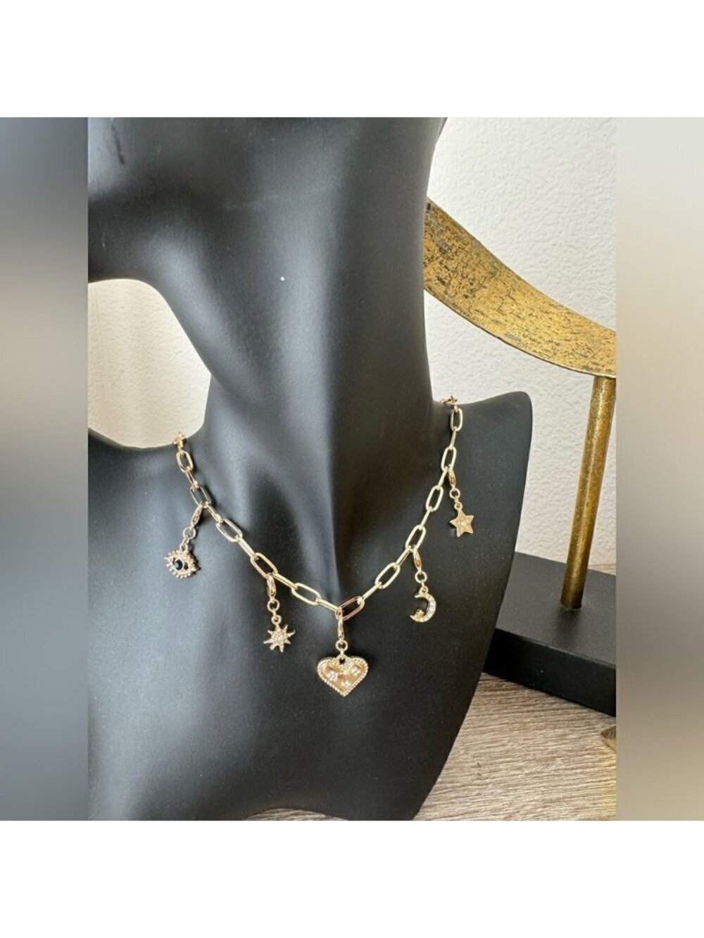 Bohemianā
necklaceā
A1054 - Picture 2 of 6
